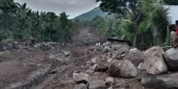 DI TANGGA ITU… MAUT BERHENTI MENGGAPAI JIWA KAMI