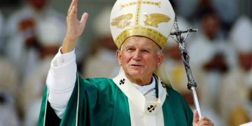 Cristal Selebra Misa – Hanoin Hikas Vizita Santu Padre iha Tasi – tolu